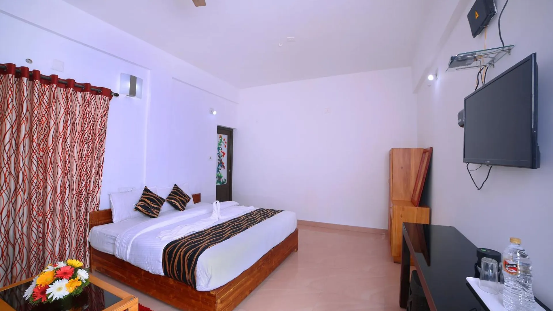 Pine Tree Munnar Hotel